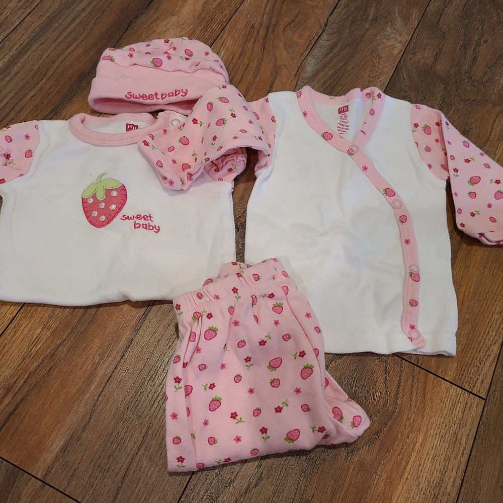 4 Piece Strawberries Matching Set